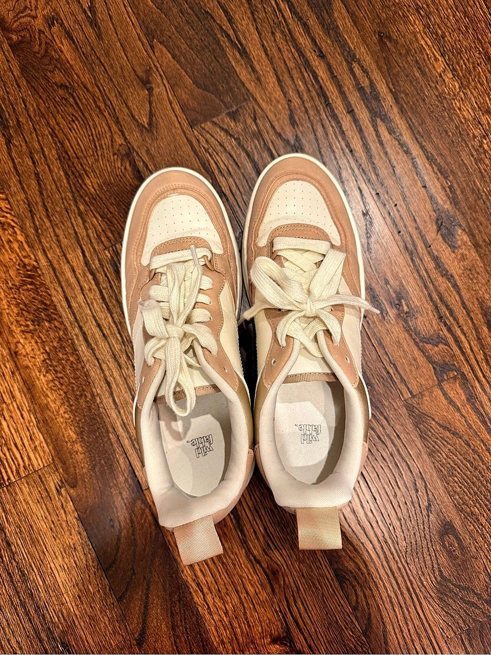 Wild Fable Women's Tan & White Sneakers Like New